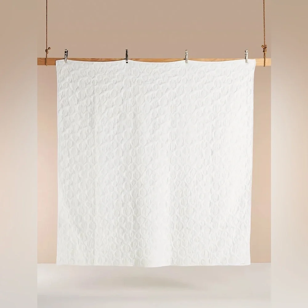 Anthropologie Amelia Quilt Size King Ivory
